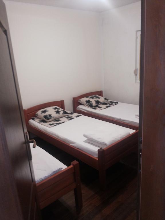 Apartments And Studios Anicic Утеха Стая снимка