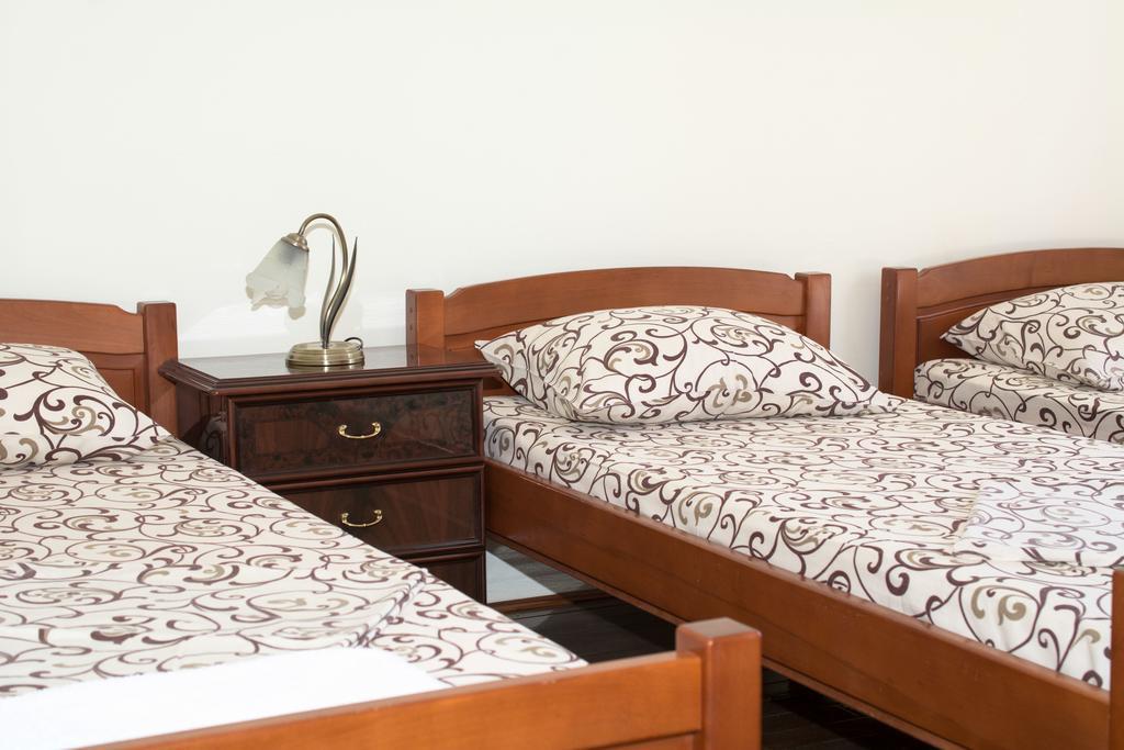 Apartments And Studios Anicic Утеха Екстериор снимка