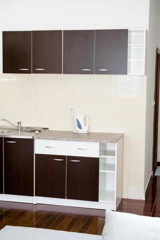 Apartments And Studios Anicic Утеха Екстериор снимка