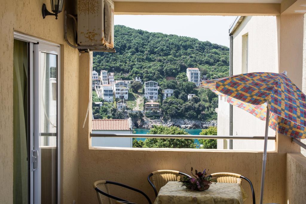 Apartments And Studios Anicic Утеха Екстериор снимка