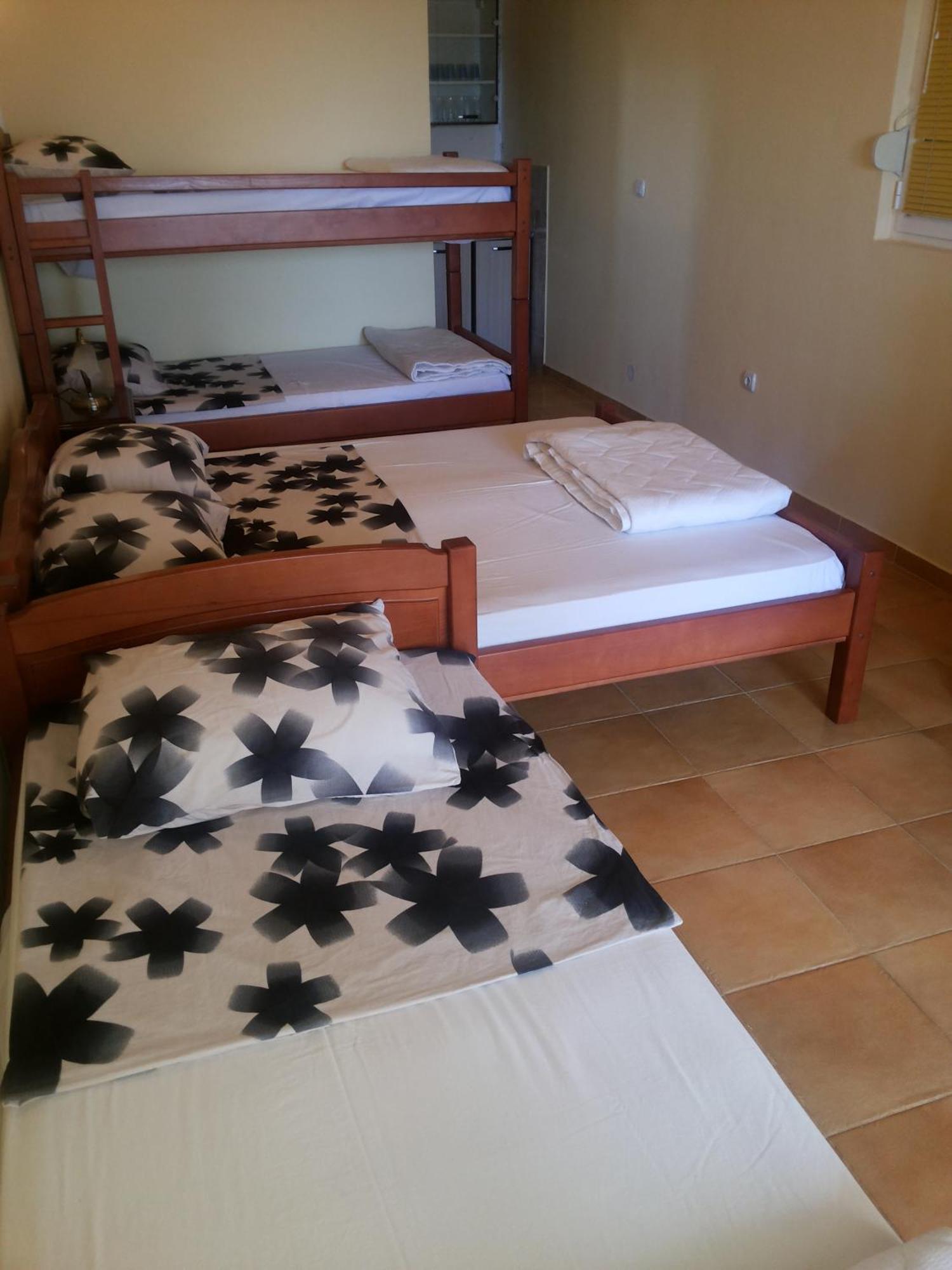 Apartments And Studios Anicic Утеха Стая снимка
